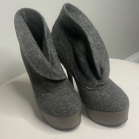 CARVELA Kurt Geiger Grey Flannel Platform Booties - Picture 3 of 6